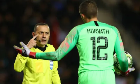 Hành động 'trẻ trâu', thủ môn tuyển Mỹ bị kẻ thù Man Utd giáo huấn