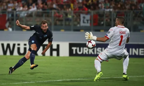 Harry Kane "khóc mếu" với tháng 8 kinh hoàng