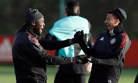 Hậu đại chiến Tottenham, sân tập Man Utd rộn tiếng cười