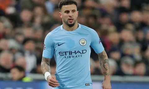 Hậu derby Manchester, Kyle Walker móc mỉa Man United bằng... thơ