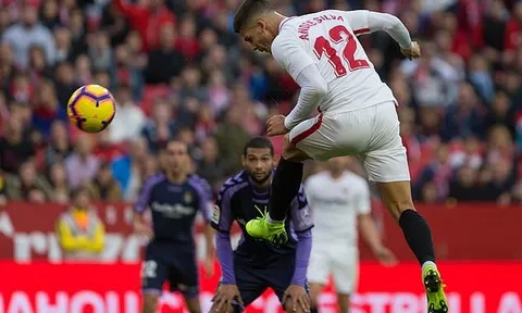 "Hậu duệ Ronaldo" nổ súng, Sevilla vượt mặt Barcelona và Atletico