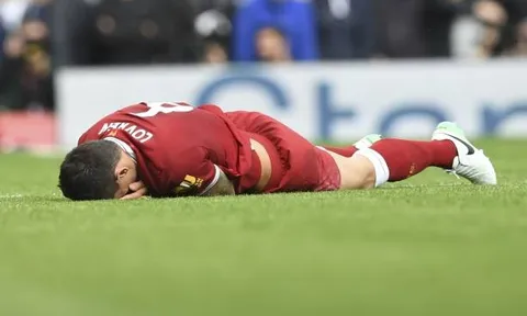 'Hậu vệ hay nhất thế giới' chưa hẹn ngày trở lại Liverpool