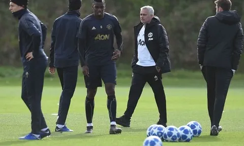 "Hãy đến xem một buổi tập của Man Utd - giống như ai đó đã chết"