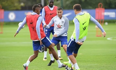 Hazard & Morata trở lại, sân tập Chelsea rộn ràng
