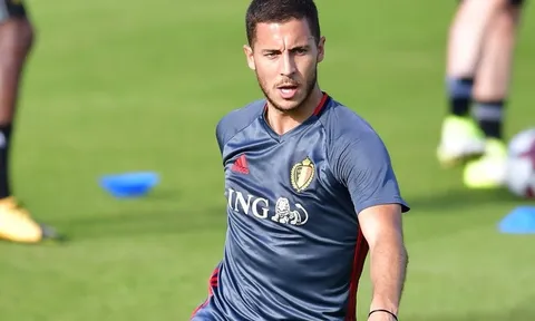 Hazard sung sức trong ngày đầu lên tuyển