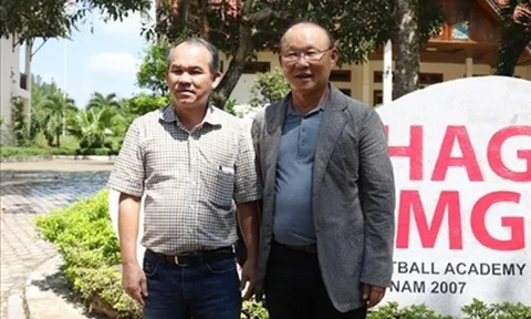 Hé lộ thời điểm bầu Đức ngưng chi trả lương cho HLV Park Hang-seo