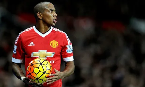 Ashley Young: Tạm biệt danh xưng 'ngôi sao mùa chuyển nhượng'