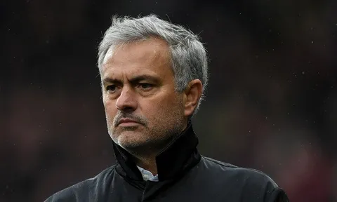 Bị Paul Scholes chỉ trích, Mourinho bất ngờ được người Arsenal bênh vực