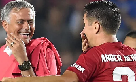 Herrera: "Cầu thủ Man Utd phải quen với điều đó"