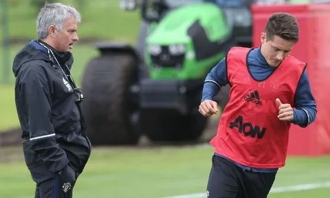 Herrera phản ứng thế nào về sự khác biệt giữa Solskjaer và Mourinho?