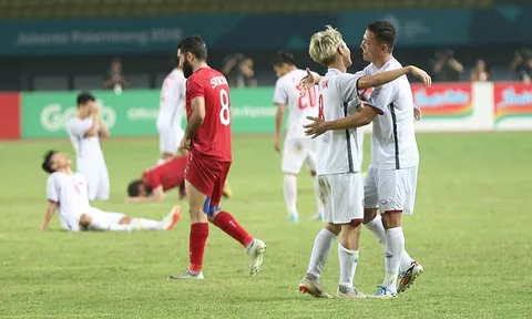 U23 Việt Nam ăn mừng phấn khích, cầu thủ Syria ôm mặt khóc nức nở