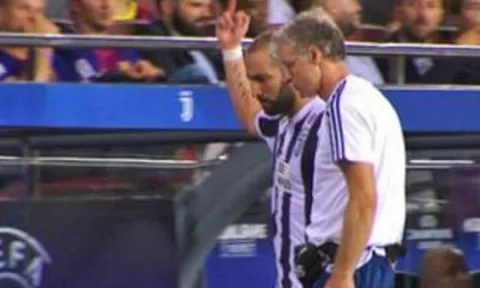 Higuain đứng trước nguy cơ bị cấm thi đấu tại Champions League