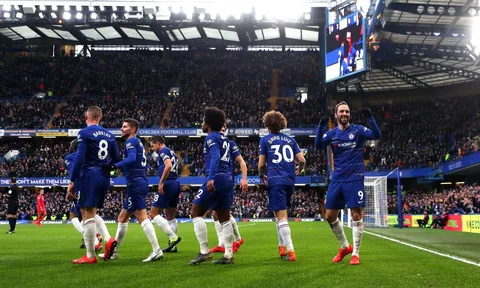 Higuain ghi bàn và những 'lần đầu tiên' ở vòng 25 Premier League