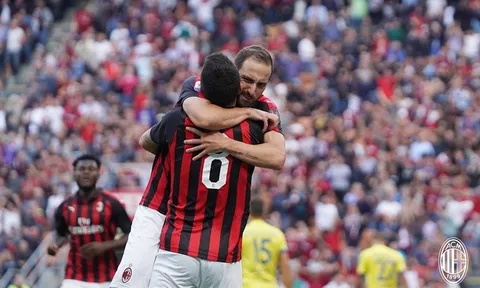 Higuain lập cú đúp, AC Milan vùi dập "Lừa bay"