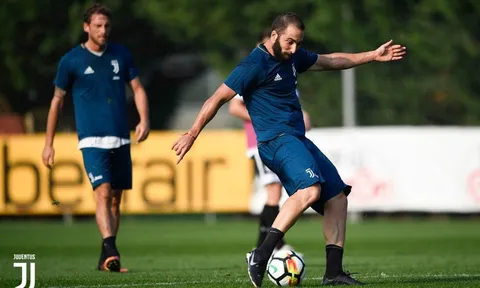 Higuain tập sút cật lực chờ ngày bắn hạ Lazio