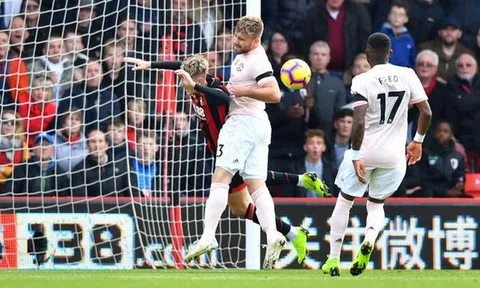 Hình ảnh cho thấy Bournemouth mất oan quả 11m trước Man Utd?