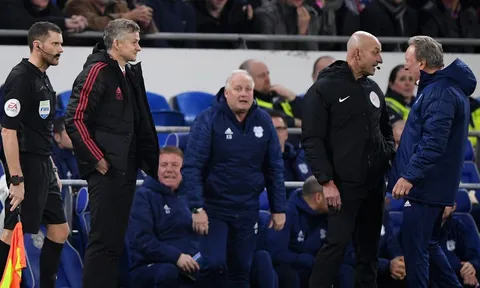 HLV Cardiff: "Bàn thua trước Man Utd thật ngu ngốc!"