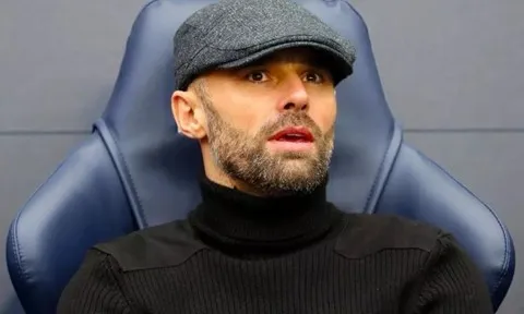 HLV đội hạng nhất hóa trang thành Pep Guardiola khi đối đầu Man City