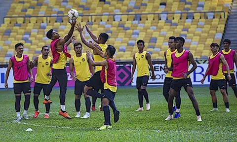 HLV Malaysia ra 'tối hậu thư' cho các học trò trước trận gặp Lào