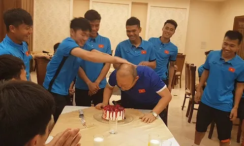 HLV Park Hang-seo và hai lần sinh nhật xa nhà