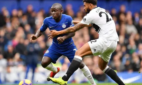 HLV Ranieri 'chết cứng' bởi con quái vật Kante mà ông đã tạo ra