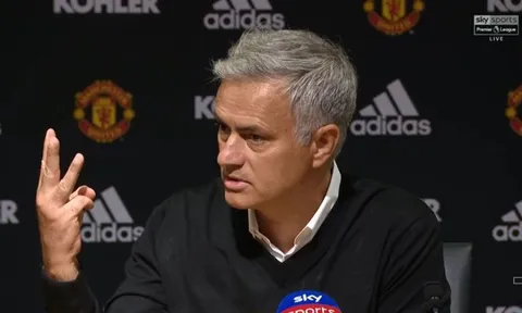 HLV Sarri nhận xét cực chuẩn về Mourinho và Man Utd trước đại chiến
