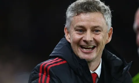 HLV Solskjaer phản ứng ra sao sau pha đá phạt tuyệt đẹp của Rashford?