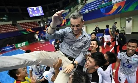HLV tuyển futsal Việt Nam lọt top 10 nhà cầm quân xuất sắc thế giới