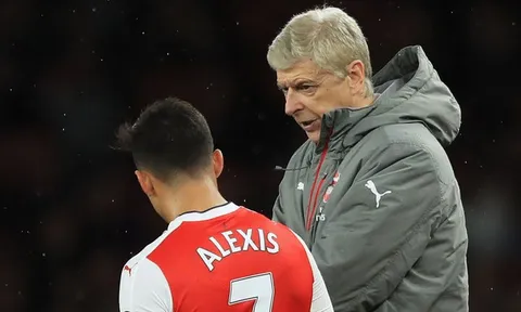 HLV Wenger đòi dẹp bỏ phiên chợ Đông
