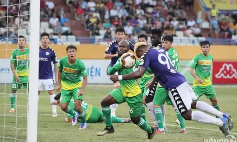 Hà Nội FC nâng cao Cup vô địch sau khi đánh bại Cần Thơ