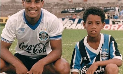 Hồ sơ huyền thoại: Vua trò chơi Ronaldinho (Phần 1)