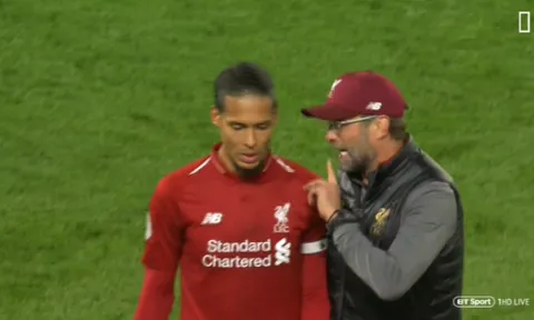 Hoà Chelsea, Klopp tiếp tục xông vào sân "sấy tóc" học trò