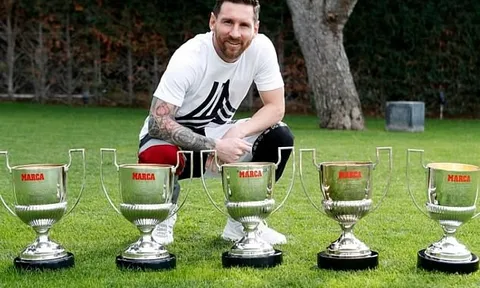 Hoàn tất cú ăn 5, Messi khoe số danh hiệu đồ sộ