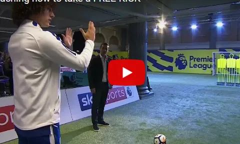 Học sút phạt với David Luiz