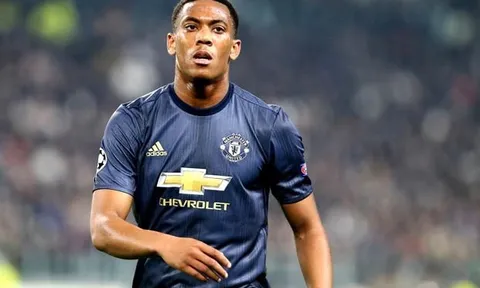 'Học theo Ronaldo, Martial sẽ chạy sang Real'
