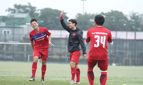 Hồi phục tốt, Công Phượng rạng rỡ trên sân tập