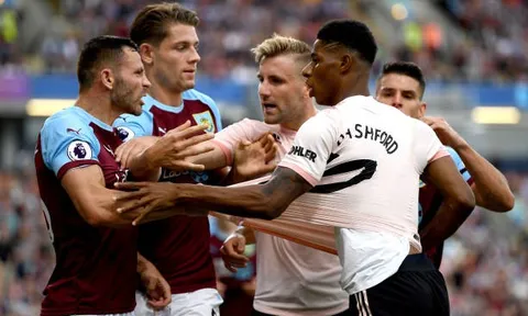 Hỏng pen, 'ăn' thẻ đỏ, Man Utd vẫn giành trọn 3 điểm trước Burnley
