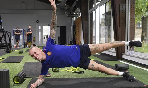 'Hot boy' Hà Lan làm gì ở phòng tập AS Roma?
