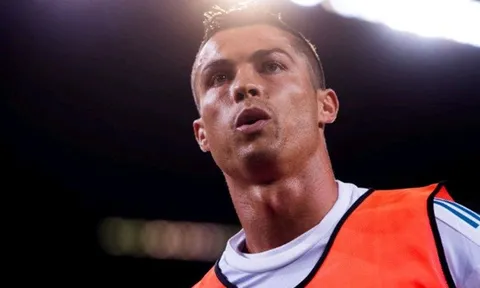 Hugo Lloris: "Ronaldo không phải là người"