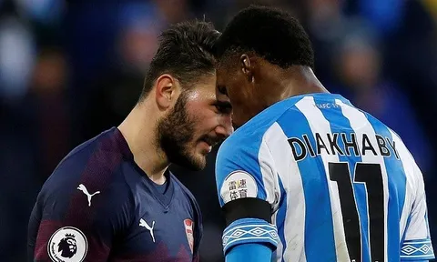 "Hulk" của Arsenal khiến khán giả rạo rực về pha bóng đậm chất "bất bại"
