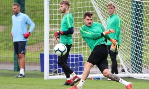 Hứng chí, Ederson khiến đàn em 'lác mắt' trên sân tập