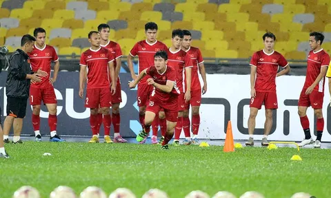 Dầm mưa luyện công, ĐT Việt Nam thách thức những "chú hổ" trên "thánh địa" Bukit Jalil