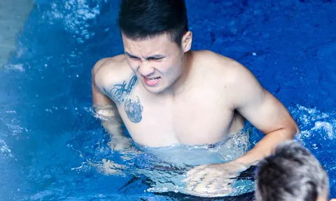 Tiến Dũng -Duy Mạnh khoe body 6 múi, Quang Hải lộ hình xăm độc
