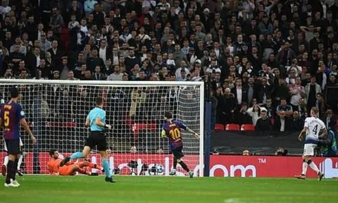 Hủy diệt Tottenham, Messi cho thấy Premier League cũng thường thôi