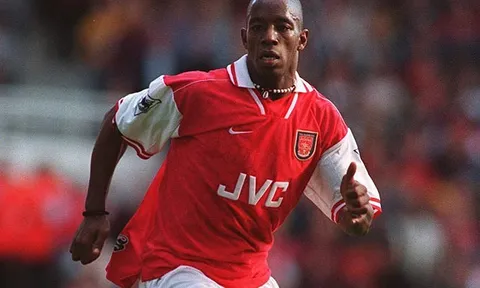 Huyền thoại Arsenal tố cáo truyền thông Anh phân biệt chủng tộc với... "báu vật" Man City