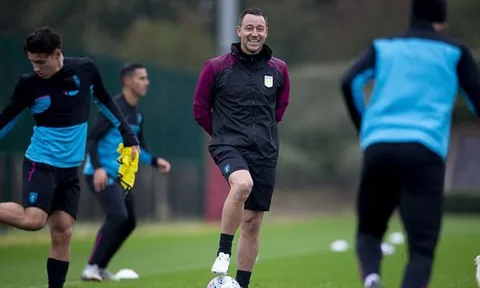 Huyền thoại của Chelsea rạng rỡ trong vai trò mới tại Aston Villa
