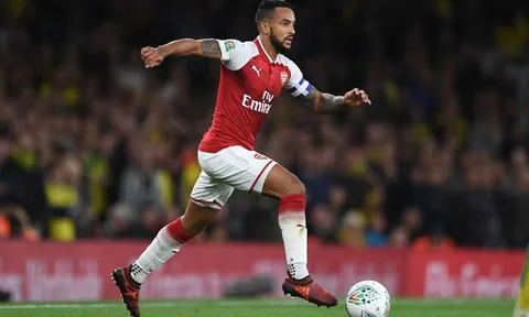 Huyền thoại khuyên Theo Walcott rời Arsenal