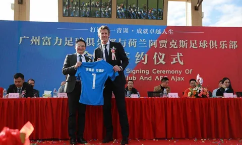 Huyền thoại Man Utd sang Trung Quốc phát triển bóng đá