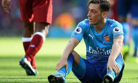 Huyền thoại 'rớt nước mắt' khi nói về Arsenal hiện tại