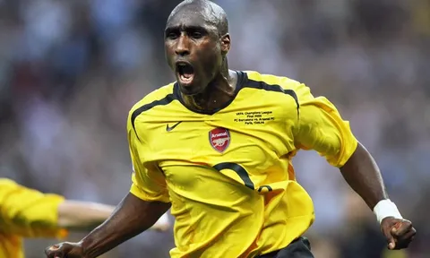 Huyền thoại Sol Campbell của Arsenal sang Việt Nam